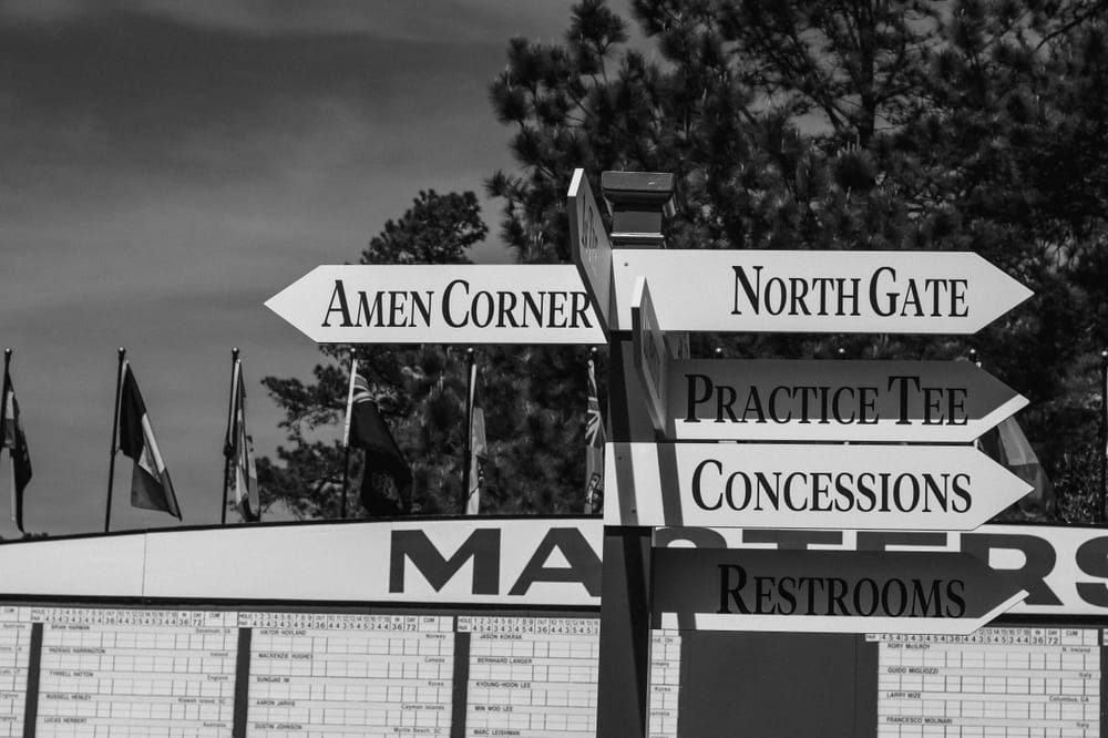 ゴルフ場への行き帰り、NGな靴・OKな靴